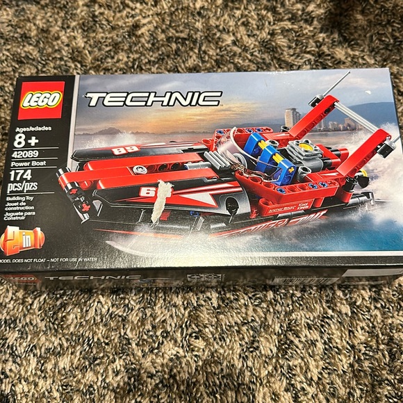 NIB LEGO Technic Boat retired!